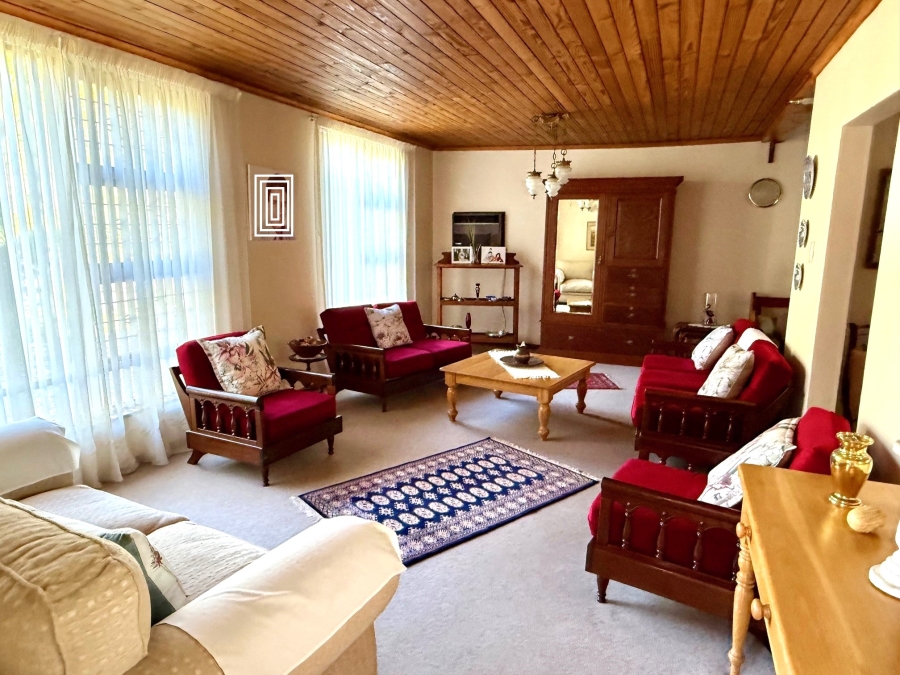 4 Bedroom Property for Sale in Bergzicht Western Cape
